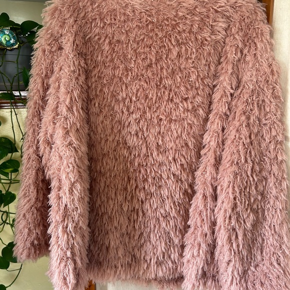 Sky’s the limit Faux Fur Fuzzy sweater - Picture 3 of 4